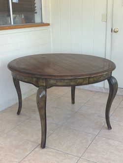 Round Wood Dining Table with 4 Upholstered Chairs – Traditional Style