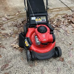 CRAFTSMAN M110 21-in Gas Push lawn mower with 140-cc Briggs and Stratton Engine