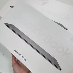 Samsung  Galaxy Book5 Pro - Copilot+ PC - 14" 3K AMOLED Touch-Screen Laptop (Intel Core Ultra 7 - 16GB Memory - 512GB SSD)