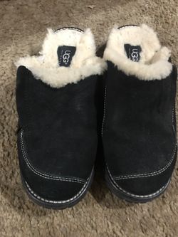 UGG Ugg Sheepskin Lined Black Suede Clog Slip Ons Sz 7