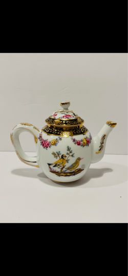 Franklin Mint 1985 Victoria & Albert Museum Tournay Mini Teapot