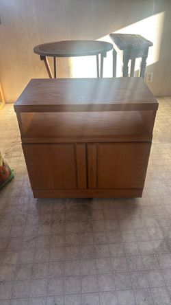 Free side table with wheels