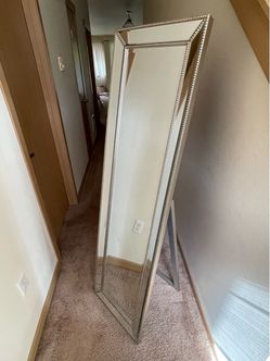 Standing mirror