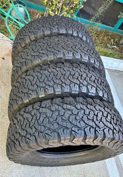 275 70 18 BFGOODRICH KO2 I'm selling this set of tires with 80% life left on all 4