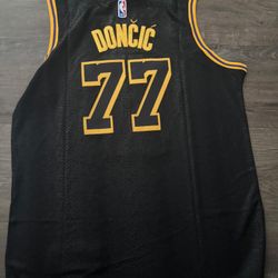 LUKA DONCIC - LOS ANGELES LAKERS - STITCHED JERSEY & NEW WITH TAGS 
