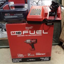 NEW MILWAUKEE M18 FUEL 1/2 IMPACT WRENCH KIT 