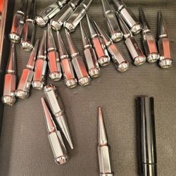 Challenger Spike Lug Nuts For Wheels