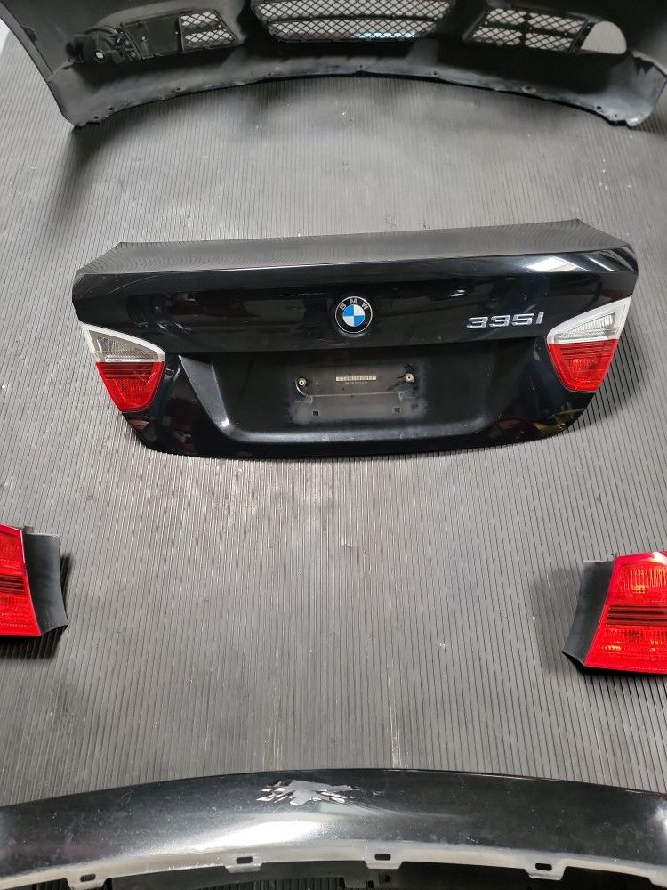 BMW E90 BOOTLID PRElCI Needs Repain
