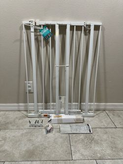 Extra Tall Pet Gate / Baby Gate - Fits Openings 28.75” - 39.75”