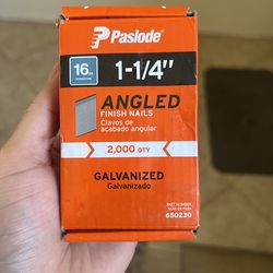 Paslode 1-1/4-in 16 -Gauge 3d Angled Galvanized Collated Finish nails 2000 box