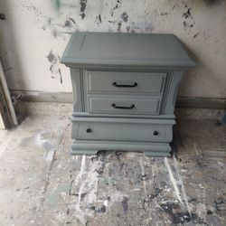 NIGHT STAND/SIDE TABLE