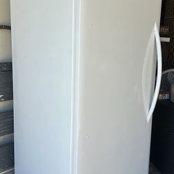 “Frigidaire upright freezer, super clean and works 100%. H65.5 in  W32 in D26.5 in