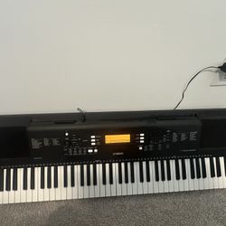Yamaha PSR-EW300 76-Key Keyboard – Excellent Condition w/ Power Adapter