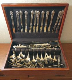 Reed & Barton 119 pc Silver Plated Flatware Set of Pieces Forks, Spoons, Knives Serving Utensils in Wood Chest.