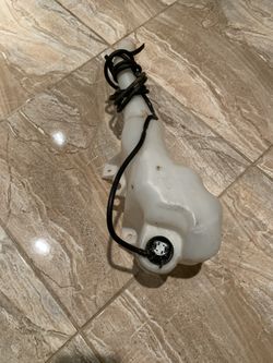 Honda Civic/SI 2006- 2008 passenger windshield wiper fluid reservoir. OEM PART