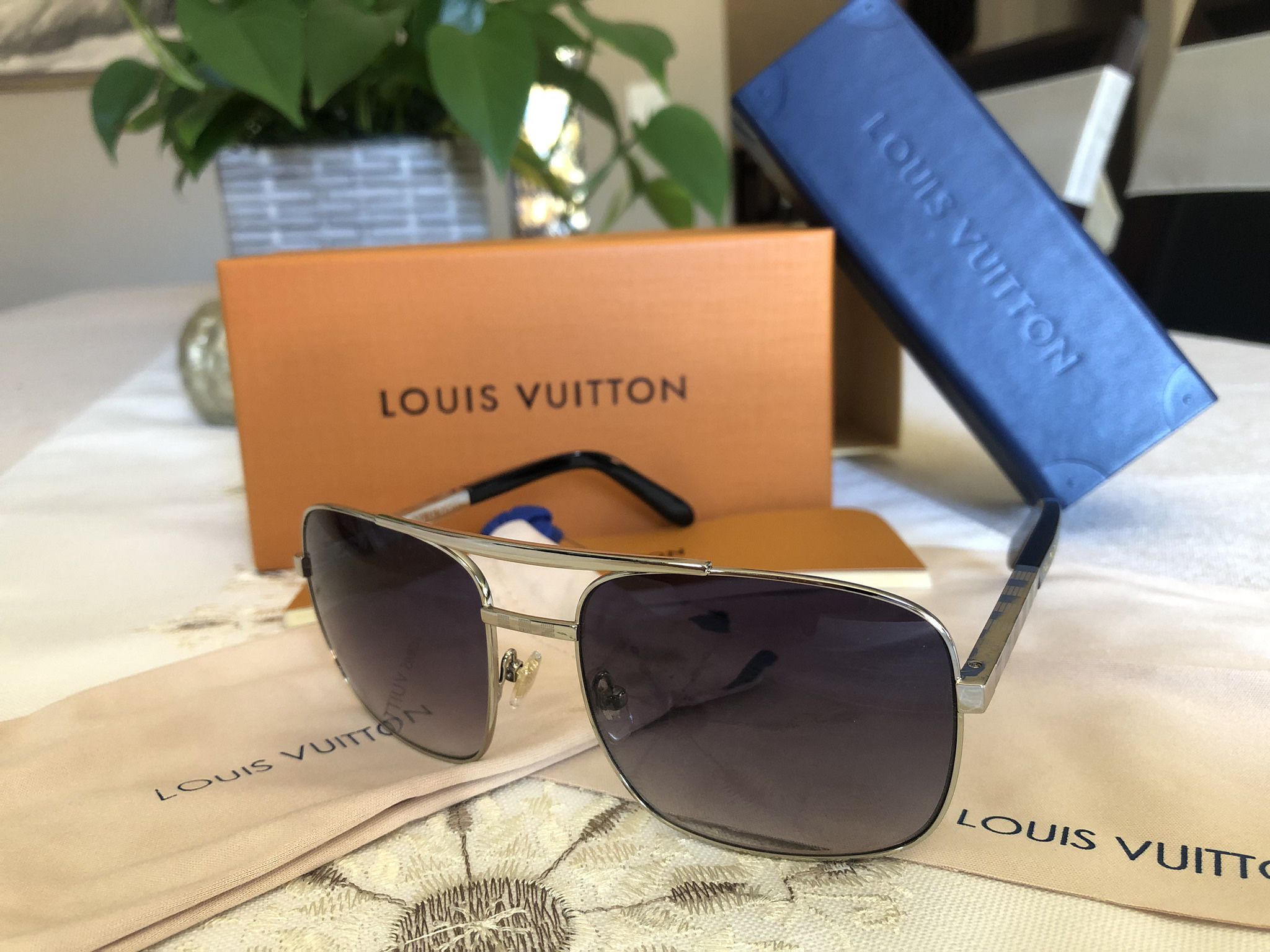 Louis Vuitton Z0260U Attitude Sunglasses Silver for Sale in Phoenix, AZ -  OfferUp