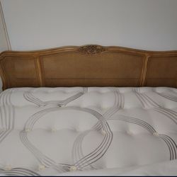 Cama Grande Con 2 Gaveteros Y Colchón Casi Nuevo