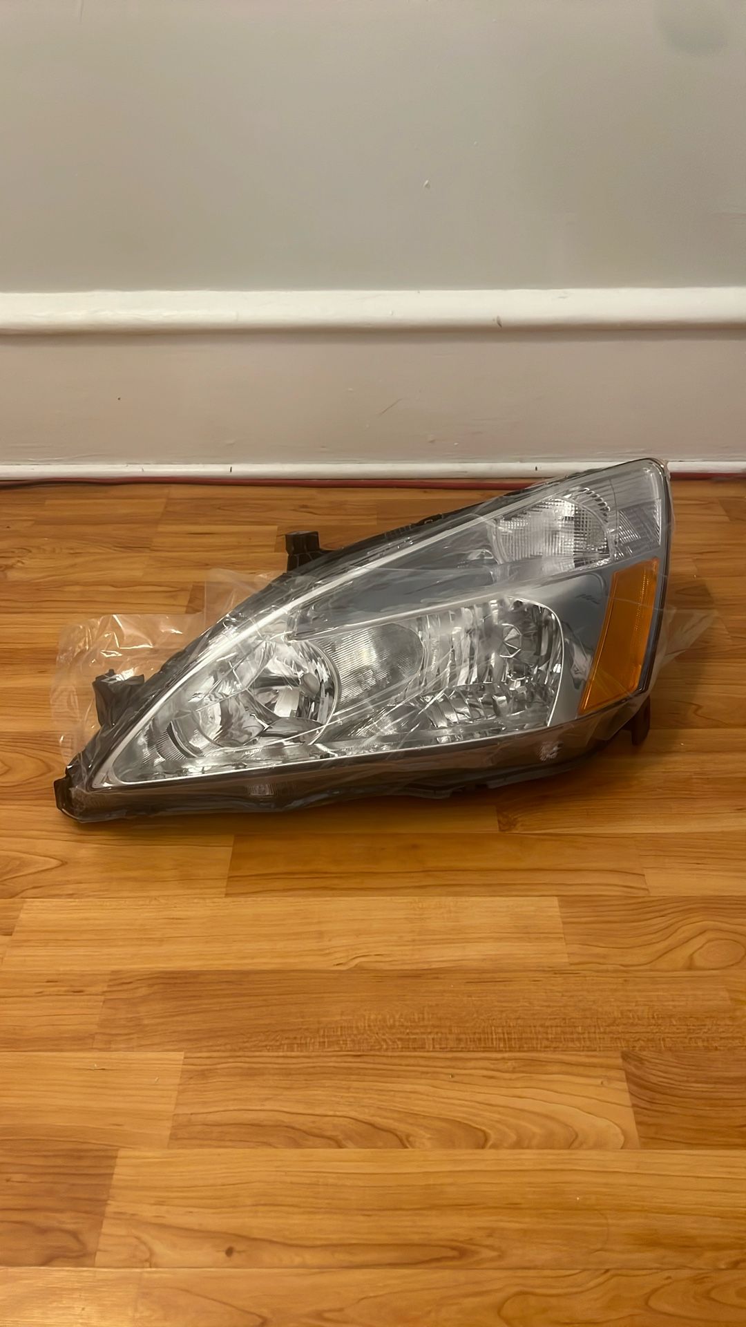 2006 Honda accord Driver Side Headlight