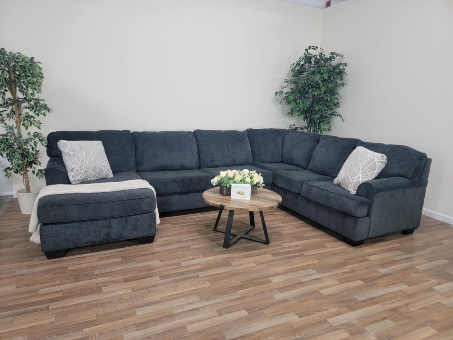 DELIVERY AVAILABLE Sectional Couch