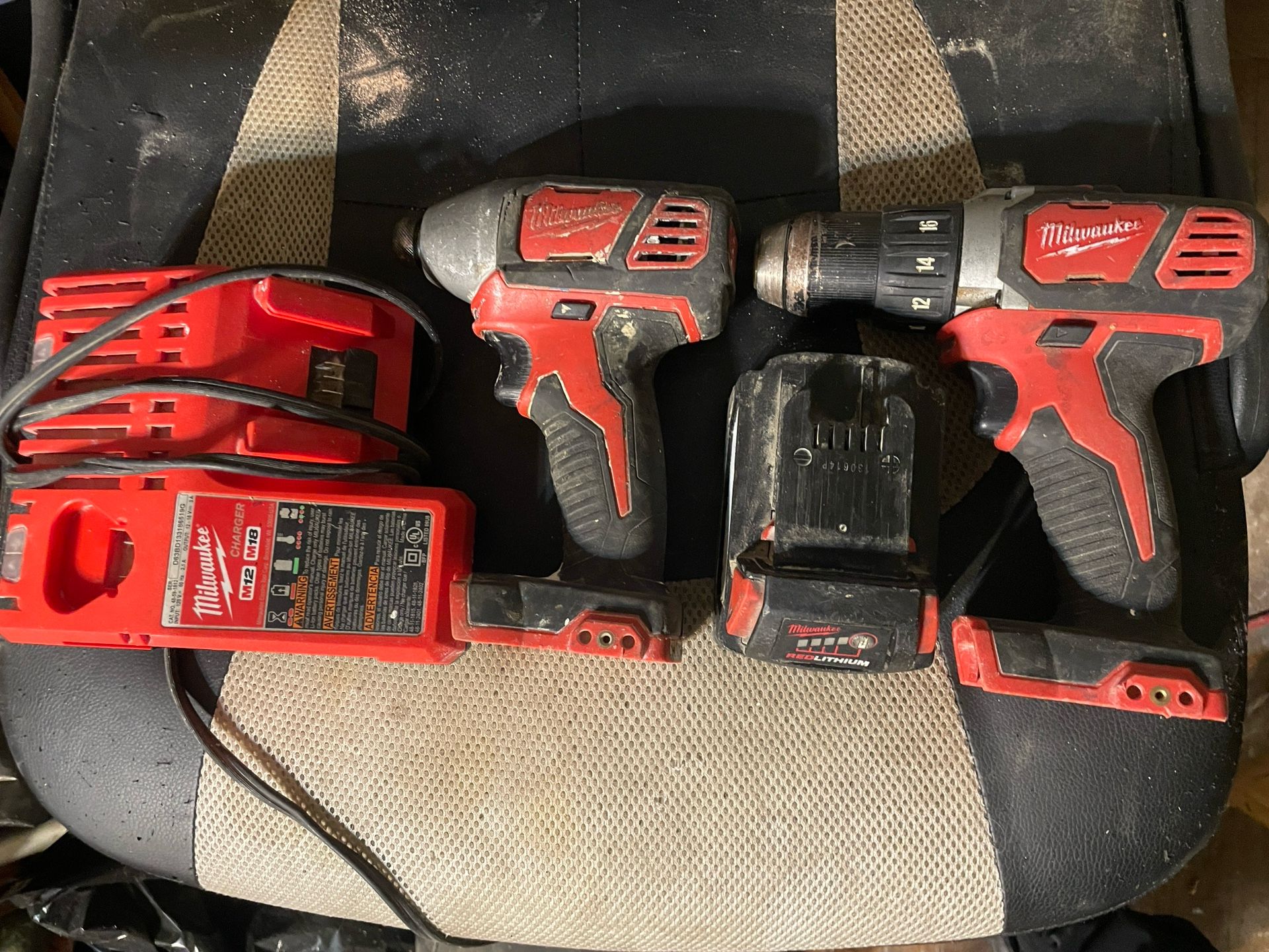 Milwaukee Hammer Drill And Impact Driver Set With 20v Battery And Charger