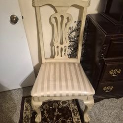 4 white dinning room chairs  for sale good condition