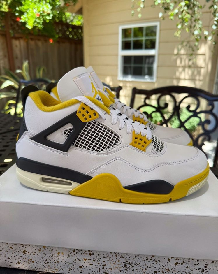 Air Jordan Retro 4 Sulfur Size 9 Men’s