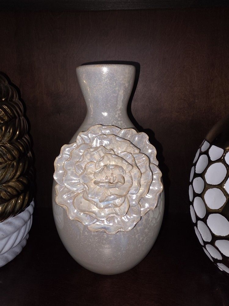 Pearl White Vase $6
