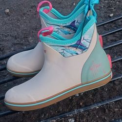New "Guy Harvey" Size 9M Xtratuf Boots