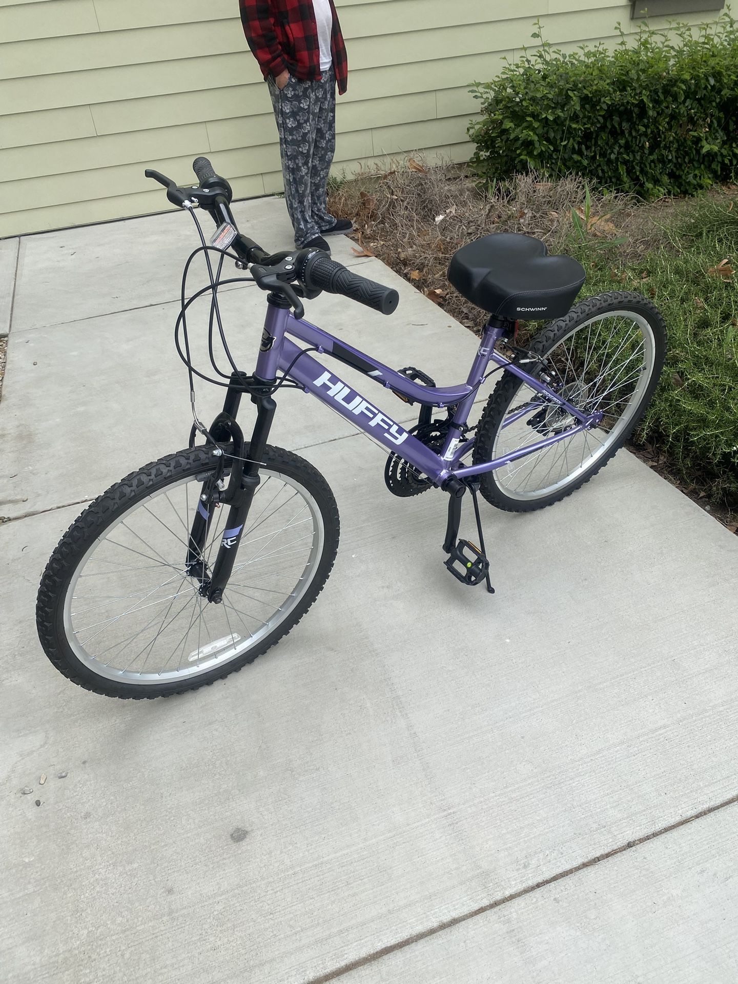 Huffy 24” Girls Mountain Bike 18 Speed Huffy Rock Creek