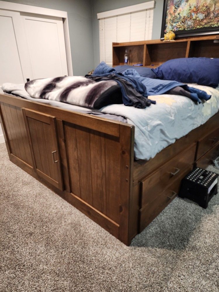Eastern King Size Bed Wood Frame /dresser
