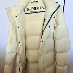 Aritzia SUPER PUFF SIZE SMALL PASTEL YELLOW 