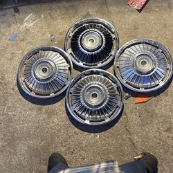 Chevy Hubcaps 