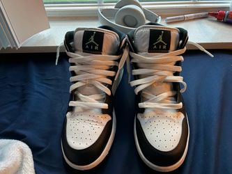 Air Jordan’s 1 Mid SE GS “Mint Foam”