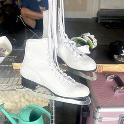 Women’s ice skates Size 8