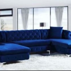 Sofa. Meridian Furniture 