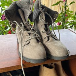 Women’s Boots