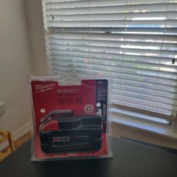 Milwaukee: M28 Red Lithium Battery Pack