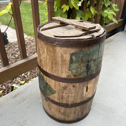 Old Antique Wooden Barrel With Lid. 