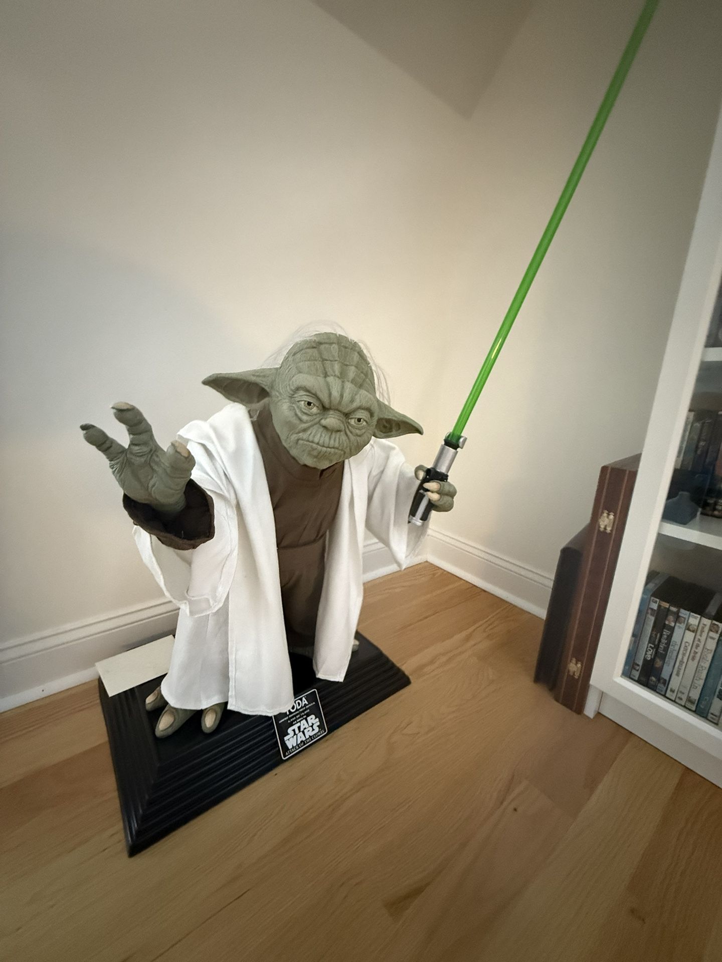 Near-Mint/Mint Limited Edition Life Size Yoda Statue - Star Wars Attack of the Clones