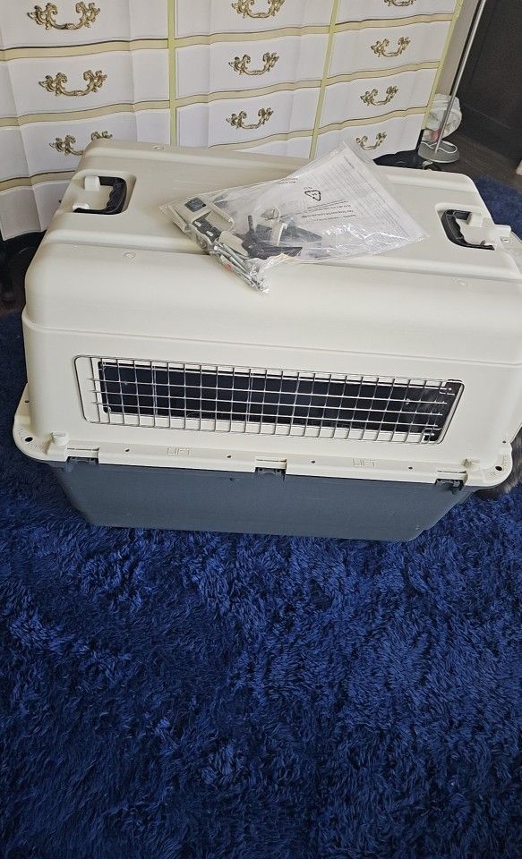 Huge Dog Kennal On Wheels Brand New