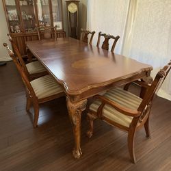 Ashley Glen Eagle Signature Dining Table & Chairs 