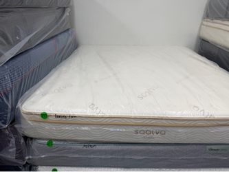 KING SIZE SAATVA CLASSIC MATTRESS & BOX SPRINGS BED SET