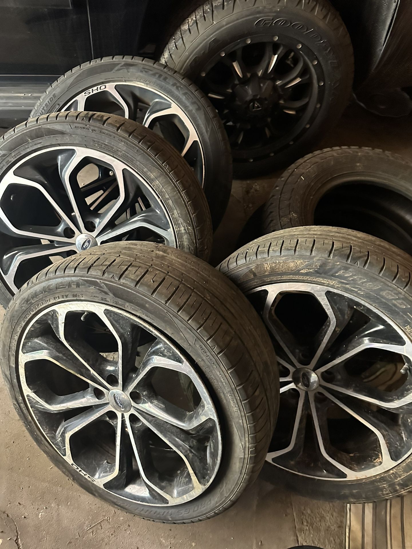 20in Taurus SHO rims and some tires