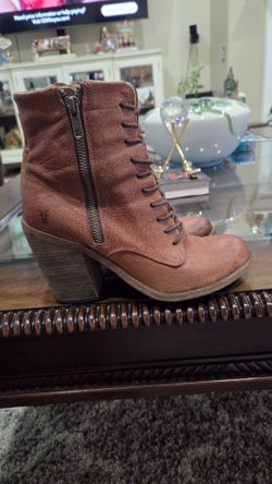 FRYE brown Leather Womans Boots Size 7