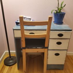 Cute Shabby Chic Desk With Chair