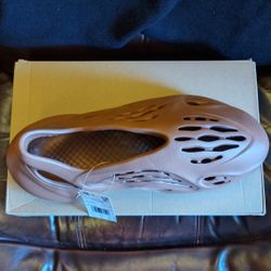 Adidas Foam Runners Slightly Damaged Box 