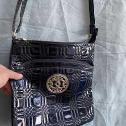 Crossbody Bag $5  at Desoto 👈