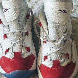 Reebok  Leather Shoes For Kids Size  9  Great  Shape 