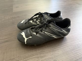 Size 2.5 Soccer Cleats 
