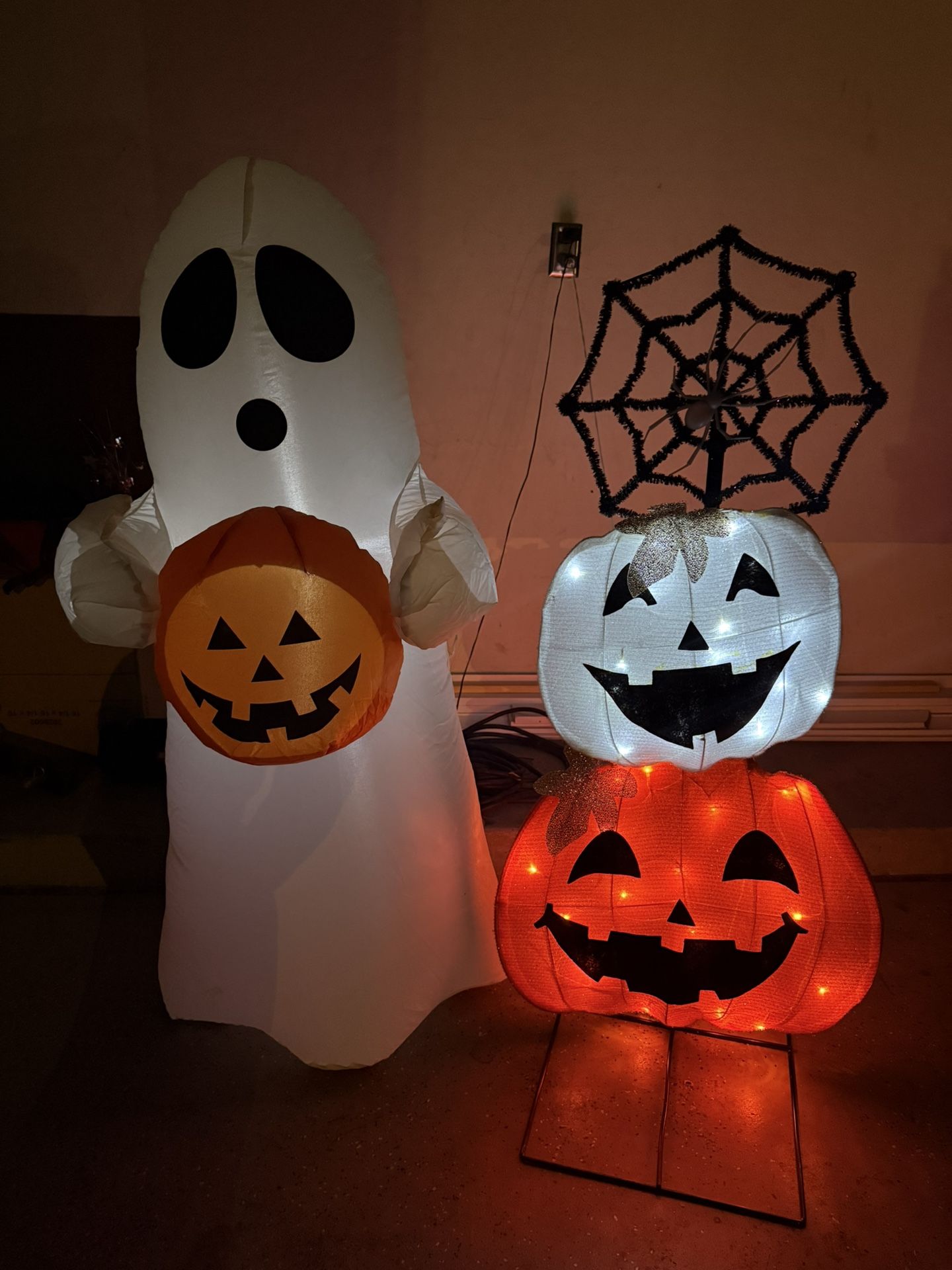 Holloween Decorations All $60 New On Box Only Two Have Been Used